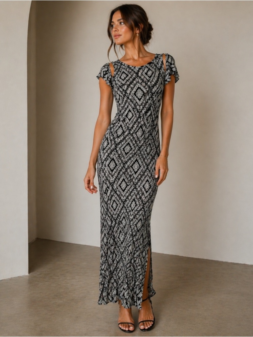 AQUA Black/White Printed Maxi Dress, Large